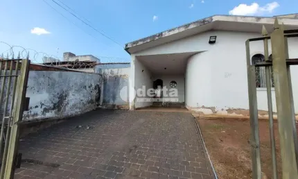 Casa disponível para venda no bairro Daniel Fonseca em Uberlândia-MG