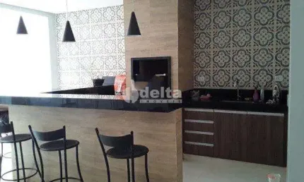 Casa Residencial disponível para venda no bairro Santa Mônica em Uberlândia-MG