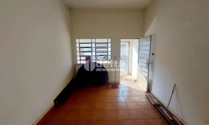 Casa residencial disponível para venda no bairro Tabajaras em Uberlândia-MG