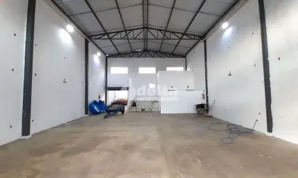 Galpão disponível para venda no bairro Santa Luzia em Uberlândia-MG