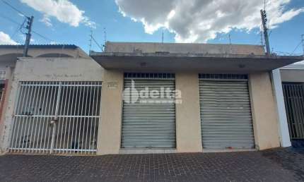 Casa residencial disponível para venda no bairro Brasil em Uberlândia-MG