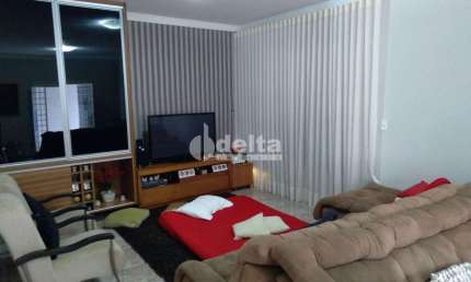 Casa Residencial disponível para venda no bairro Santa Mônica em Uberlândia-MG