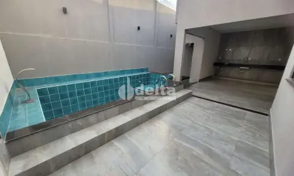 Casa residencial disponível para venda no bairro Aclimação em Uberlândia-MG