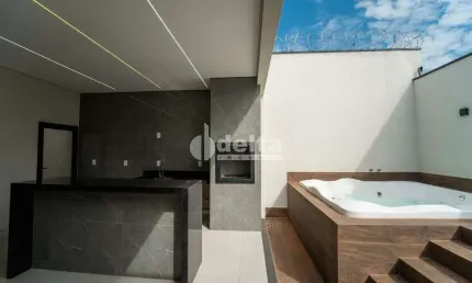 Casa residencial disponível para venda no bairro Aclimação em Uberlândia-MG