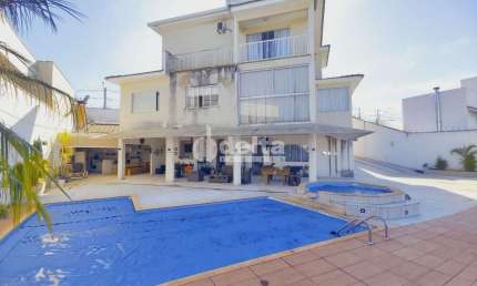 Casa residencial disponível para venda no bairro Vigilato Pereira em Uberlândia-MG