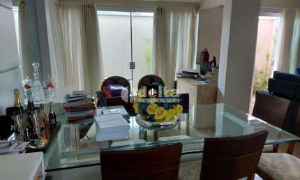 Casa no condomínio Royal Park disponível para venda em Uberlândia-MG