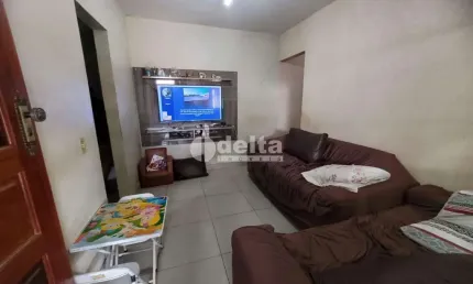 Casa com 5 quartos à venda no Pacaembu, Uberlândia 