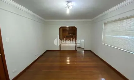 Casa residencial disponível para locação e venda no bairro Centro em Uberlândia-MG