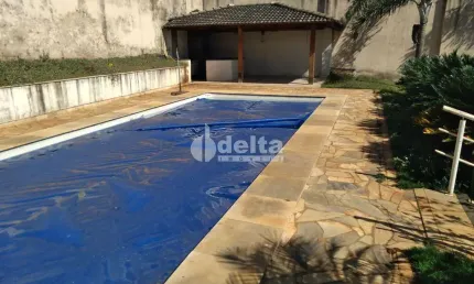 Casa residencial disponível para venda no bairro Morada da Colina em Uberlândia-MG.