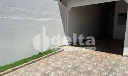 Casa residencial disponível para venda no bairro Custódio Pereira em Uberlândia-MG