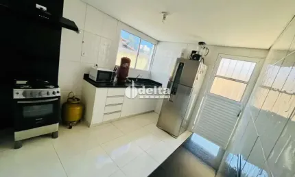 Casa residencial disponível para venda no bairro Presidente Roosevelt em Uberlândia-MG
