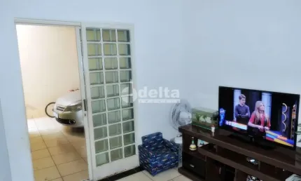 Casa com 3 quartos à venda no Jardim das Palmeiras, Uberlândia 
