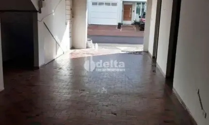 Casa residencial disponível para venda no bairro Nossa Senhora Aparecida em Uberlândia-MG