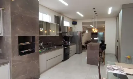 Casa residencial  disponível para venda no bairro Santa Mônica em Uberlândia-MG