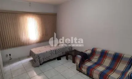 Casa residencial disponível para venda no bairro Martins em Uberlândia-MG