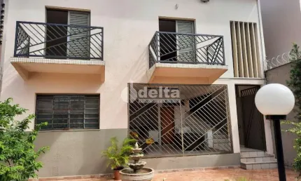 Casa residencial disponível para venda no bairro Lídice em Uberlândia-MG