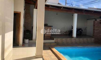 Casa residencial disponível para venda no bairro Vigilato Pereira em Uberlândia-MG