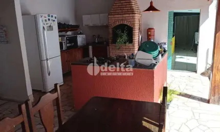 Casa disponível para venda no bairro Osvaldo Resende em Uberlândia-MG