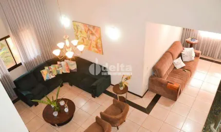 Casa residencial disponível para venda no bairro Gávea em Uberlândia-MG