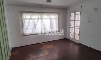Casa residencial disponível para venda no bairro Martins em Uberlândia-MG