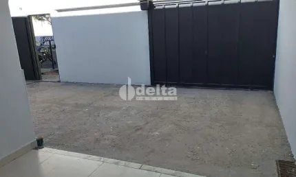 Casa residencial  disponível para venda no bairro Santa Mônica em Uberlândia-MG