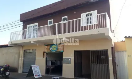Casa residencial disponível para venda no bairro Jardim Brasília em Uberlândia-MG