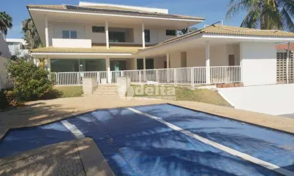 Casa residencial disponível para venda no bairro Morada da Colina em Uberlândia-MG.