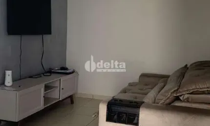 Casa residencial disponível para venda no bairro Saraiva em Uberlândia-MG.