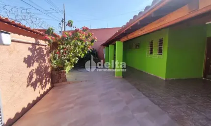 Casa residencial disponível para venda no bairro Residencial Gramado  em Uberlândia-MG