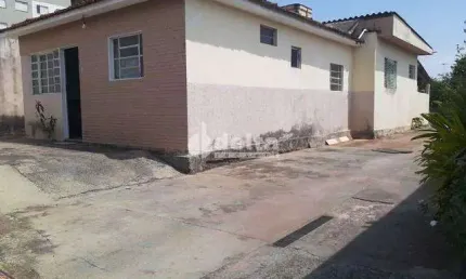 Casa residencial  disponível para venda no bairro santa mônica em uberlândia-mg