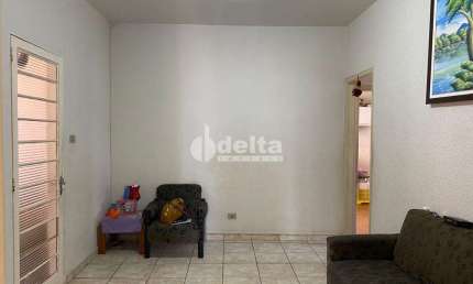 Prédio disponível para venda no bairro Santa Mônica em Uberlândia-MG