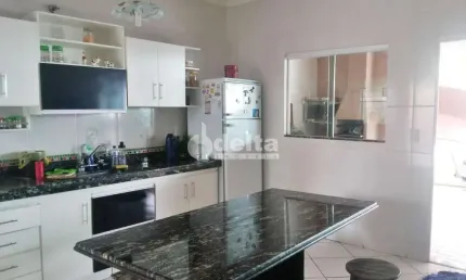 Casa residencial disponível para venda no bairro Cidade Jardim  em Uberlândia-MG