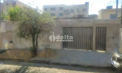 Casa disponível para venda no bairro Daniel Fonseca em Uberlândia-MG