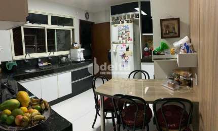 Apartamento com 4 quartos à venda no Centro, Uberlândia 