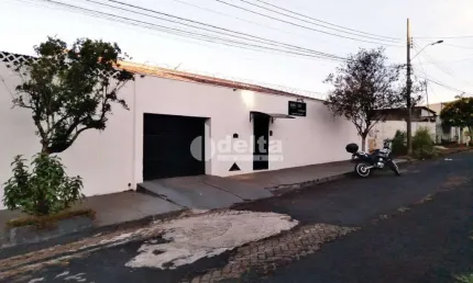 Casa com 3 quartos à venda no Tubalina, Uberlândia 