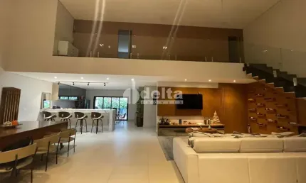 Casa residencial disponível para locação e venda no bairro Jardim Karaíba em Uberlândia-MG