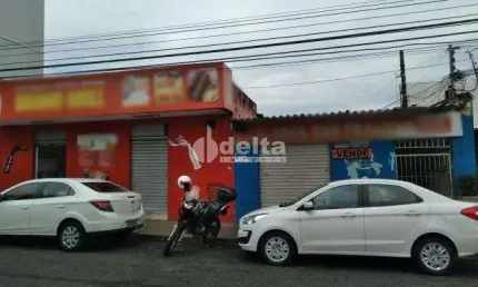Imóvel comercial disponível para venda no bairro Cazeca em Uberlândia-MG