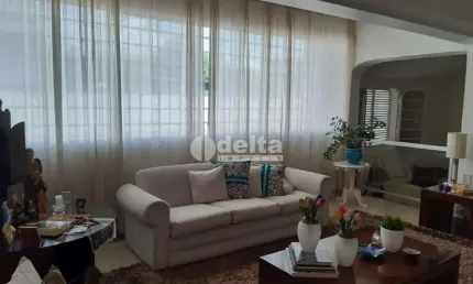 Casa disponível para venda no bairro Osvaldo Resende em Uberlândia-MG