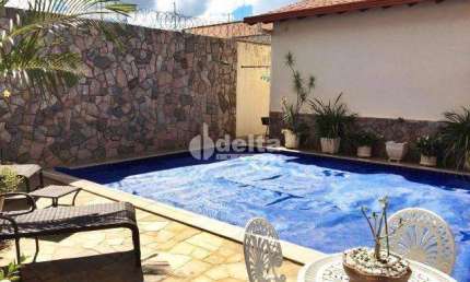 Casa residencial disponível para venda no bairro Tibery em Uberlândia-MG
