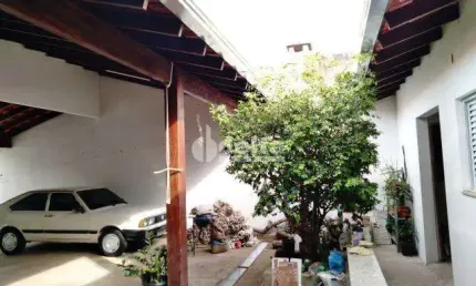 Casa residencial disponível para venda no bairro Pacaembu em Uberlândia-MG