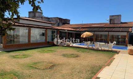 Casa residencial disponível para venda no bairro Cidade Jardim  em Uberlândia-MG