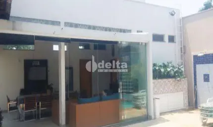 Casa residencial disponível para venda no bairro Tibery em Uberlândia-MG