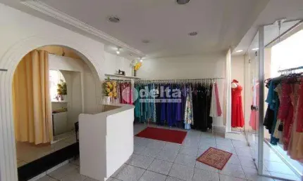 Casa residencial disponível para venda no bairro Martins em Uberlândia-MG