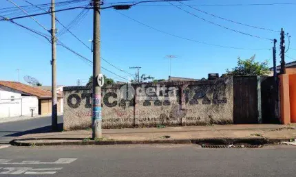 Casa residencial disponível para venda no bairro Marta Helena  em Uberlândia-MG