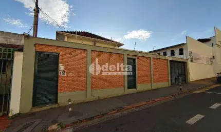 Casa residencial disponível para venda no bairro Centro em Uberlândia-MG