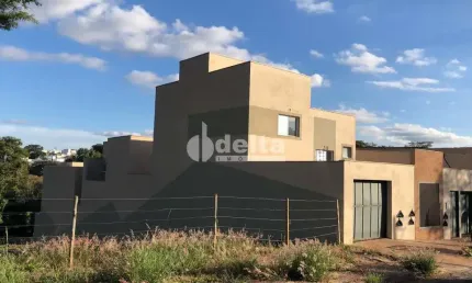 Apartamento disponível para venda no bairro Cidade Jardim em Uberlândia-MG