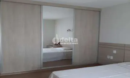 Casa residencial disponível para venda no bairro Jardim Karaíba em Uberlândia-MG