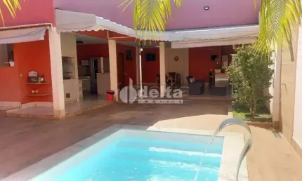 Casa disponível para venda no bairro Brasil em Uberlândia-MG