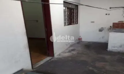 Casa residencial disponível para venda no bairro Tocantins em Uberlândia-MG