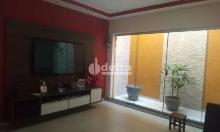 Casa residencial disponível para venda no Bairro Guarani em Uberlândia-MG